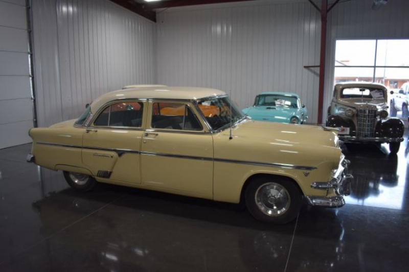 1954 Ford Crestline for sale in Michigan (ID-92439) 1954 Ford Crestline for sale in Michigan (ID-92439)