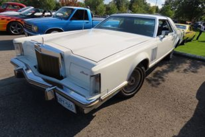 1979 Lincoln Continental for sale in Hamilton, Ontario (ID-119463) 1979 Lincoln Continental for sale in Hamilton, Ontario (ID-119463)