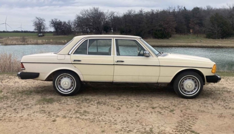 1981 Mercedes-Benz 300D for sale (ID-127328) 1981 Mercedes-Benz 300D for sale (ID-127328)
