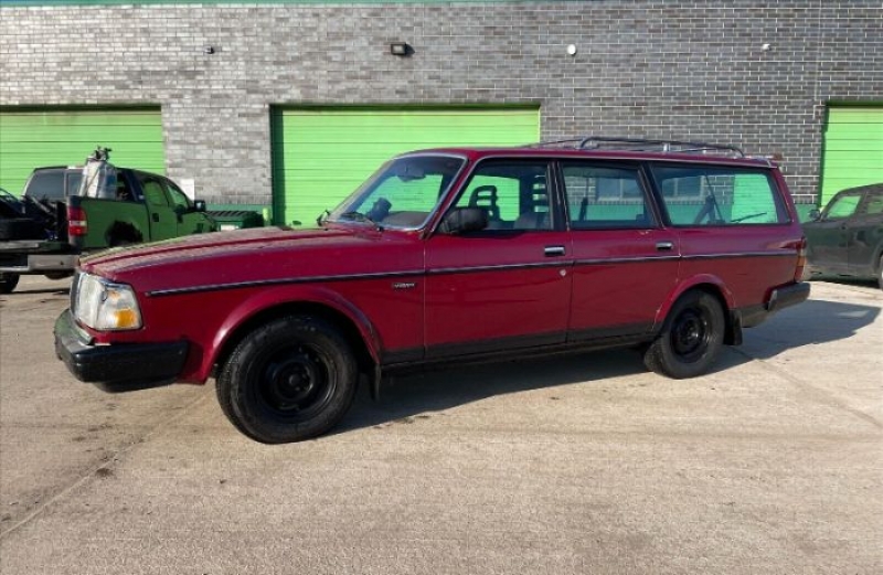 1983 Volvo 240 for sale in Michigan (ID-112325) 1983 Volvo 240 for sale in Michigan (ID-112325)