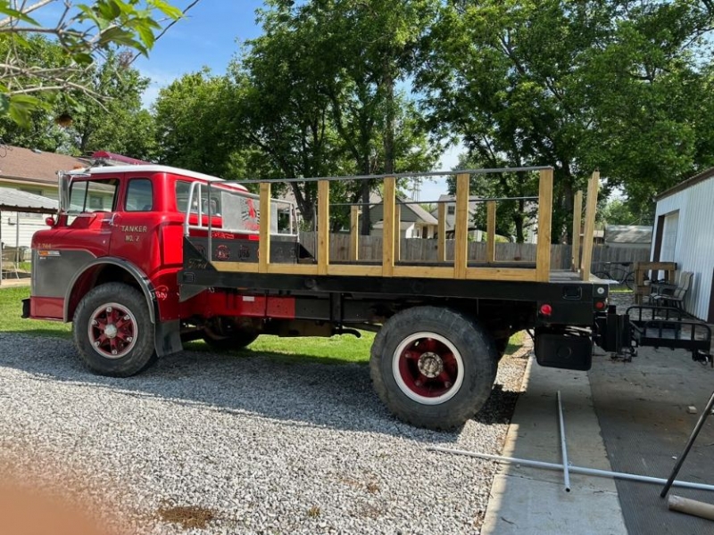 1984 Ford F800 for sale (ID-118396) 1984 Ford F800 for sale (ID-118396)