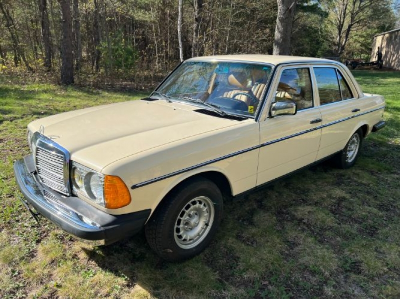 1984 Mercedes-Benz 300D for sale in Michigan (ID-116561) 1984 Mercedes-Benz 300D for sale in Michigan (ID-116561)