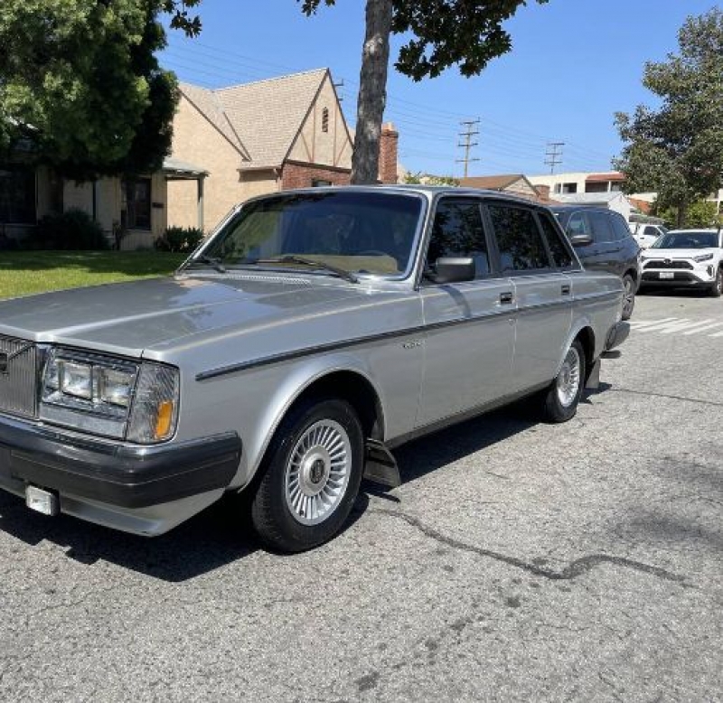 1984 Volvo 240 for sale in Michigan (ID-116425) 1984 Volvo 240 for sale in Michigan (ID-116425)
