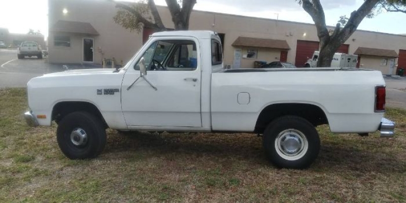1985 Dodge D150 for sale in Michigan (ID-96655) 1985 Dodge D150 for sale in Michigan (ID-96655)
