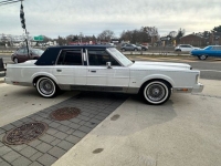 1986 Lincoln Town Car for sale in Riverhead, New York (ID-123412)