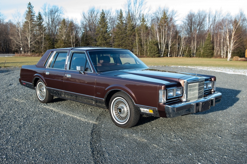 1988 Lincoln Town Car for sale in Sudbury, Ontario (ID-109735) 1988 Lincoln Town Car for sale in Sudbury, Ontario (ID-109735)