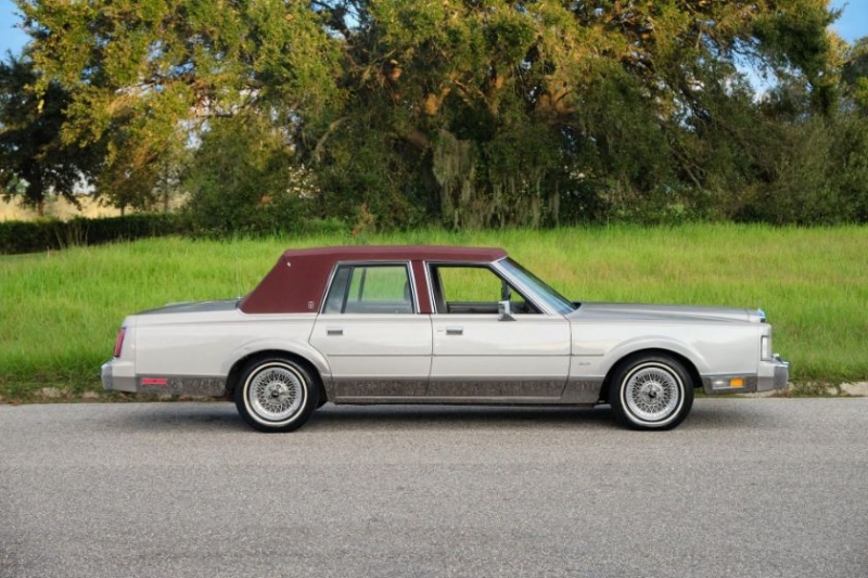 1988 Lincoln Town Car for sale (ID-110135)