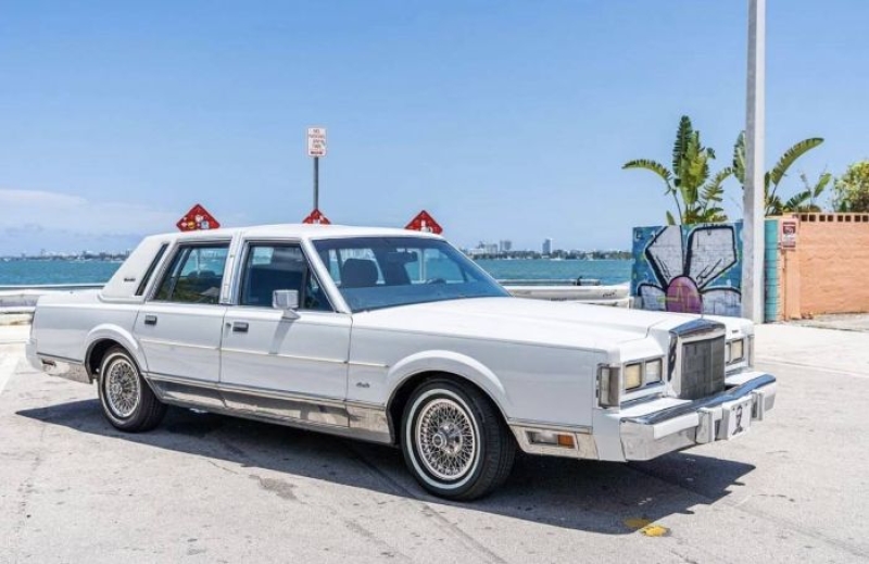 1988 Lincoln Town Car for sale in Michigan (ID-139996) 1988 Lincoln Town Car for sale in Michigan (ID-139996)
