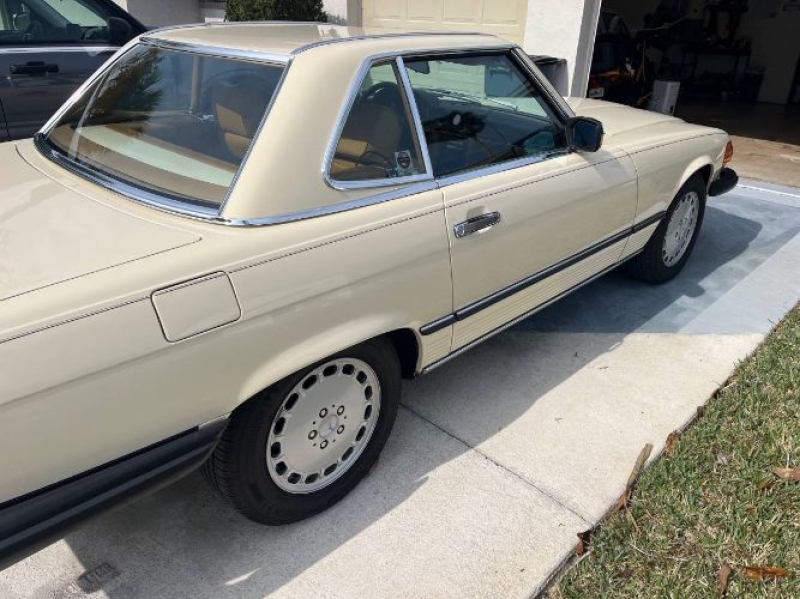 1988 Mercedes-Benz 560 SL for sale in Michigan (ID-125889) 1988 Mercedes-Benz 560 SL for sale in Michigan (ID-125889)
