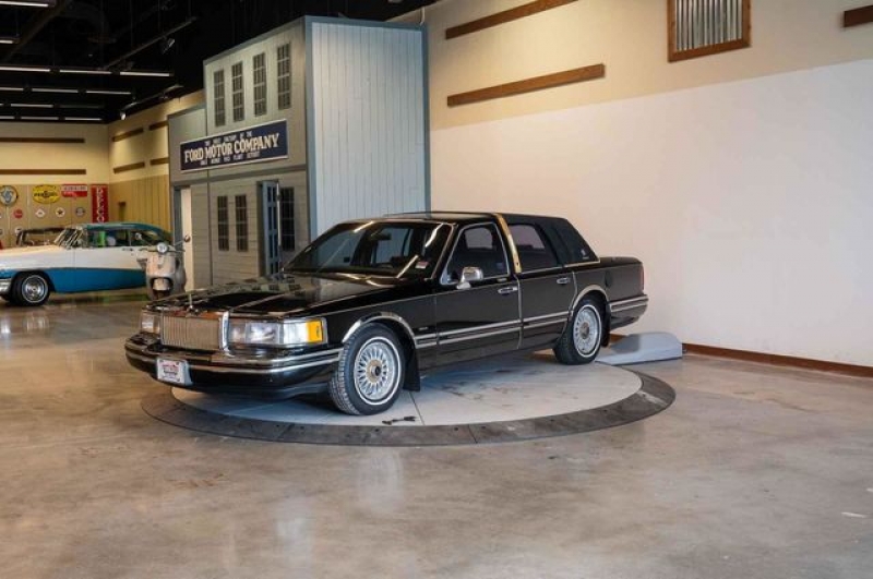 1991 Lincoln Town Car for sale in Riverhead, New York (ID-122616)