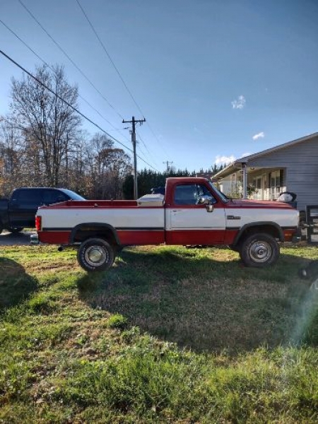1992 Dodge D250 for sale in Michigan (ID-118897) 1992 Dodge D250 for sale in Michigan (ID-118897)