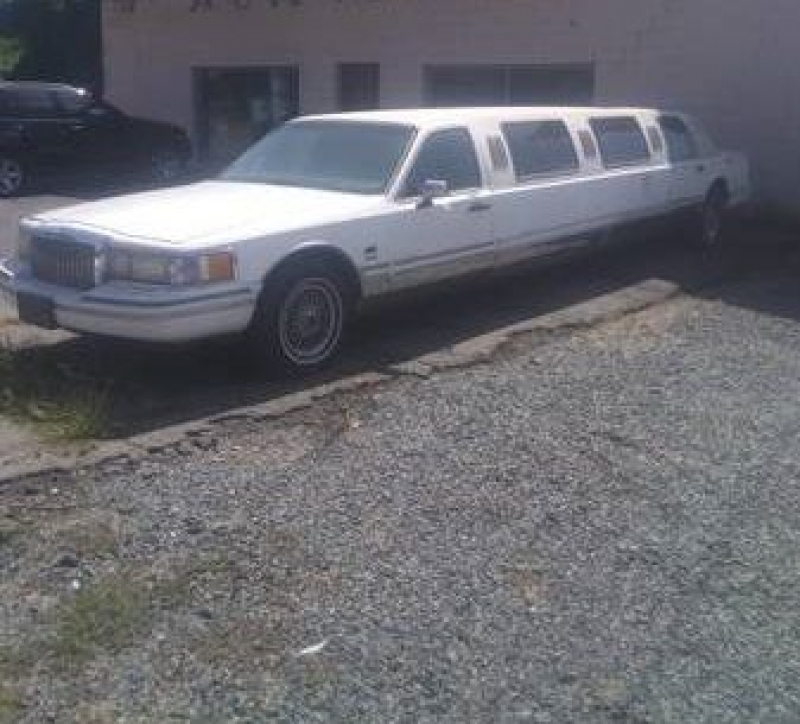 1993 Lincoln Limousine for sale in Michigan (ID-105215) 1993 Lincoln Limousine for sale in Michigan (ID-105215)