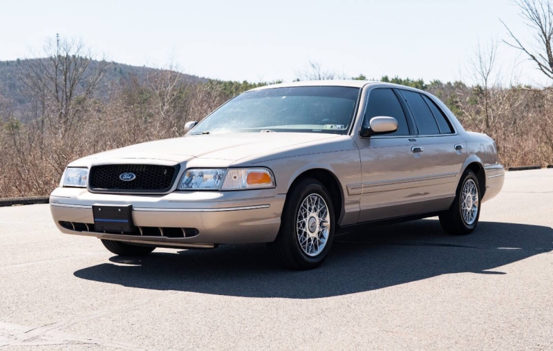 1998 Ford Crown Victoria for sale in Addison, Illinois (ID-140445)