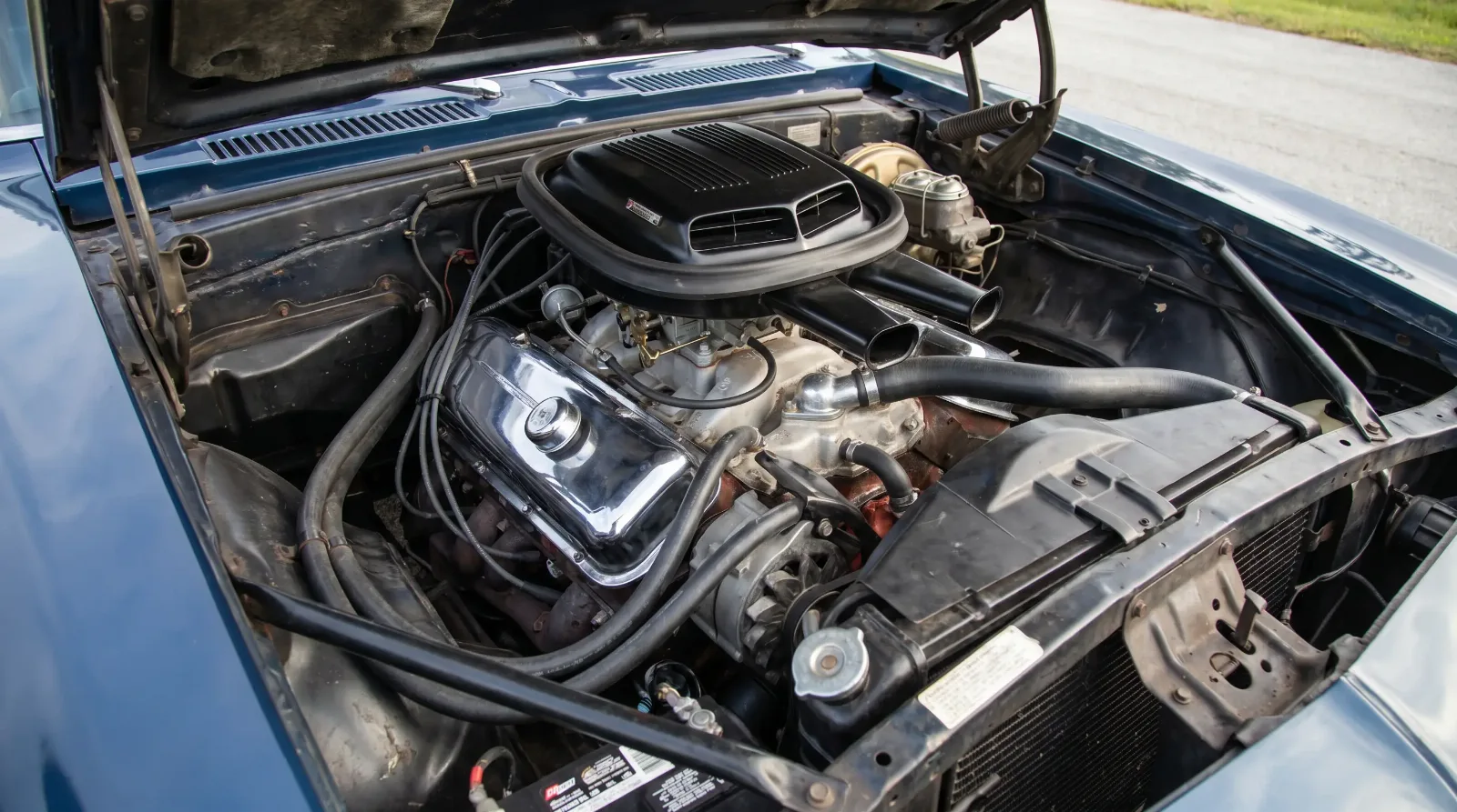 Camaro COPO 427 big-block engine