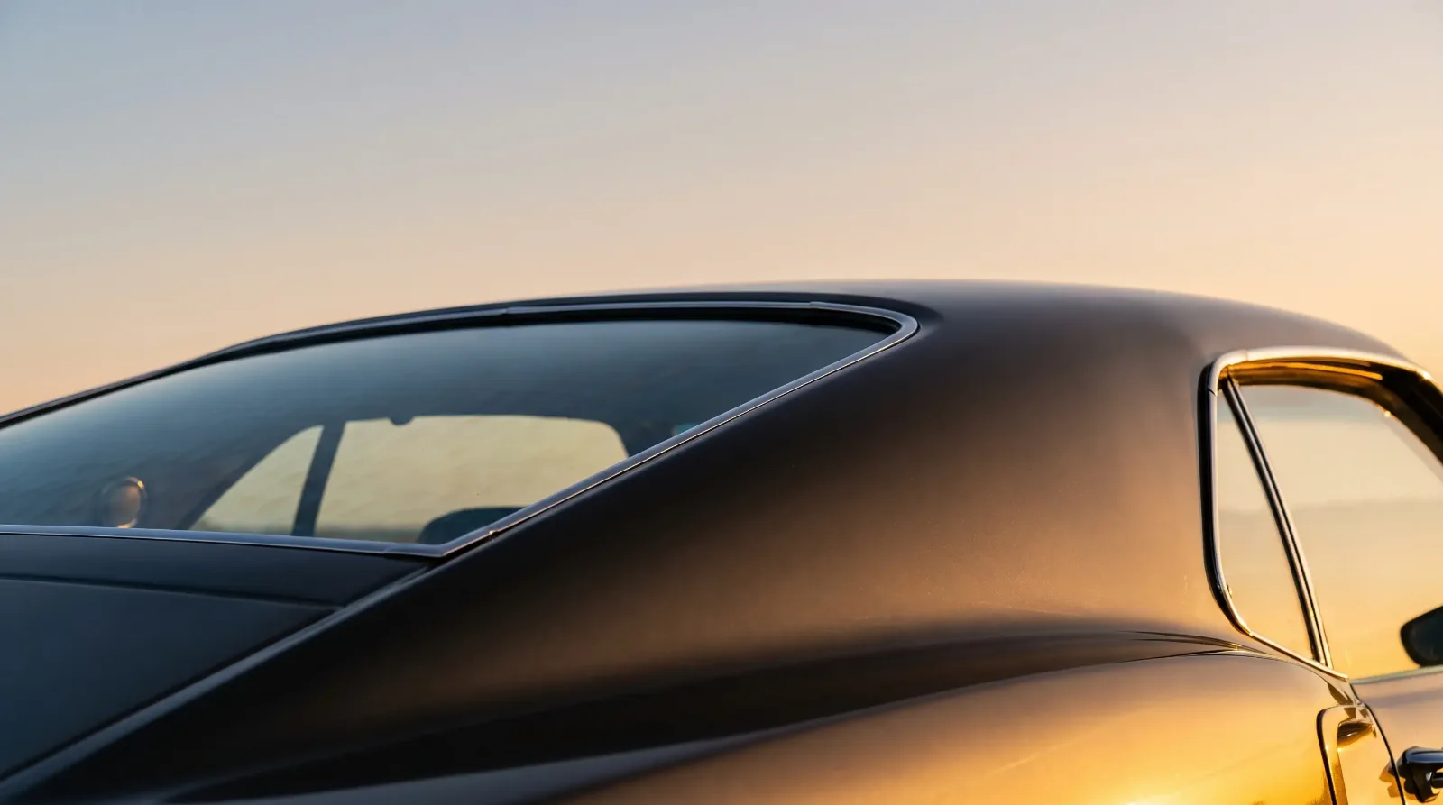 Classic Ford Mustang fastback SportsRoof roofline