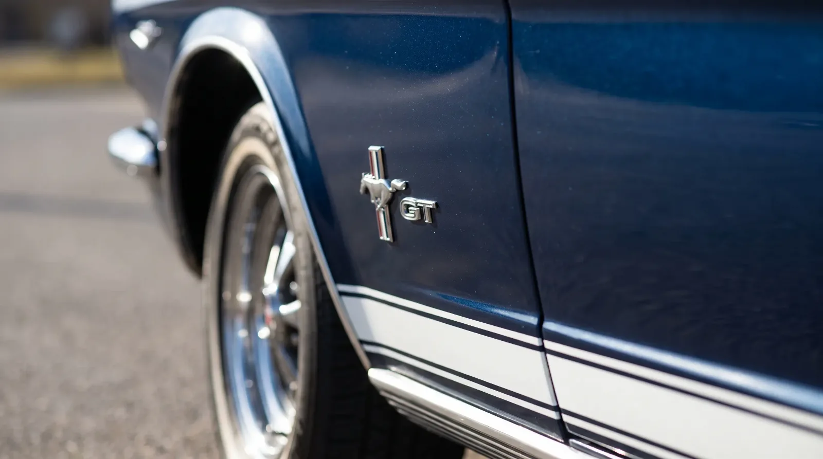 GT side stripe and fender badge on a classic Ford Mustang