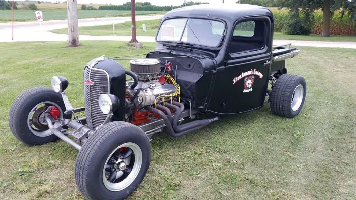 1937 Ford Deluxe