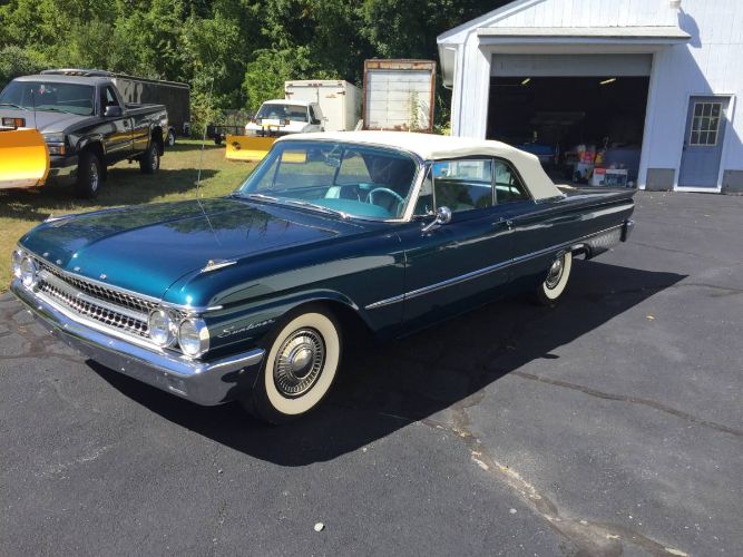 1961 Ford Sunliner