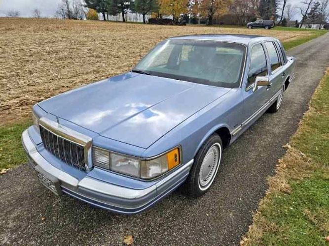 1990 Lincoln Town Car