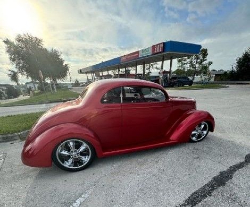 1937 Ford Deluxe