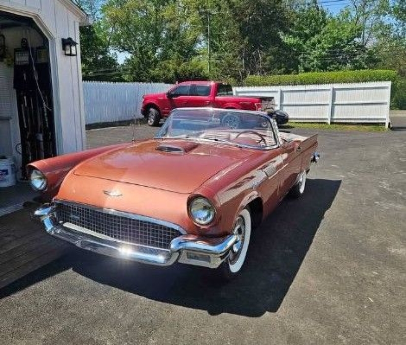 1957 Ford Thunderbird