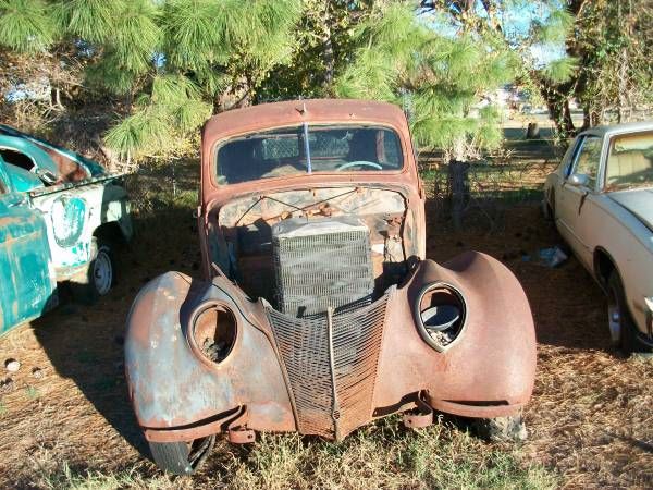 1937 Ford Deluxe