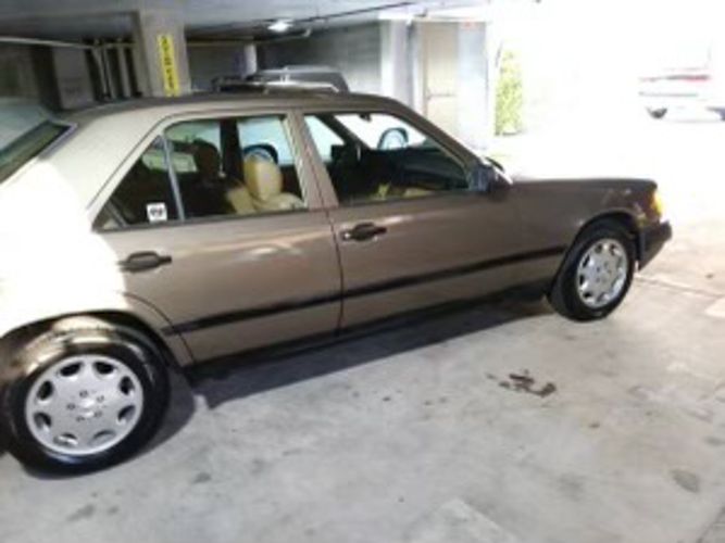 1988 Mercedes-Benz 300E