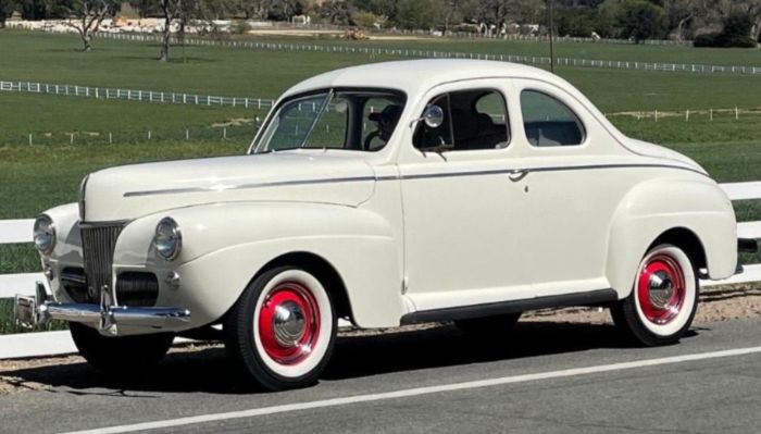 1941 Ford Deluxe